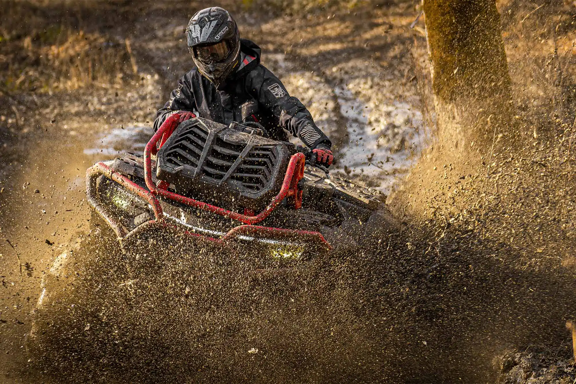 Capacité de charge et remorquage du quad CFMOTO CFORCE 1000 MV - racks AV/AR + boule d'attelage avec connecteur