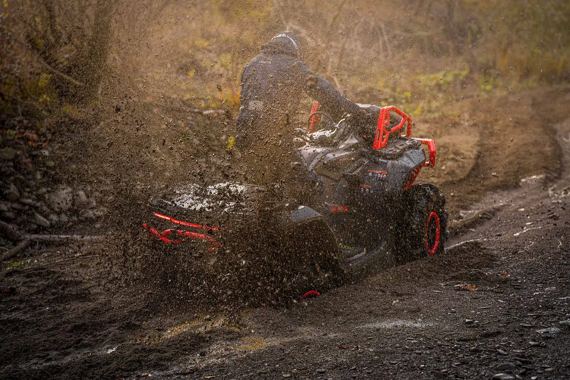 Quad CFMOTO CFORCE 1000 MV biplace V-twin 963 cc 85 CV en utilisation tout-terrain