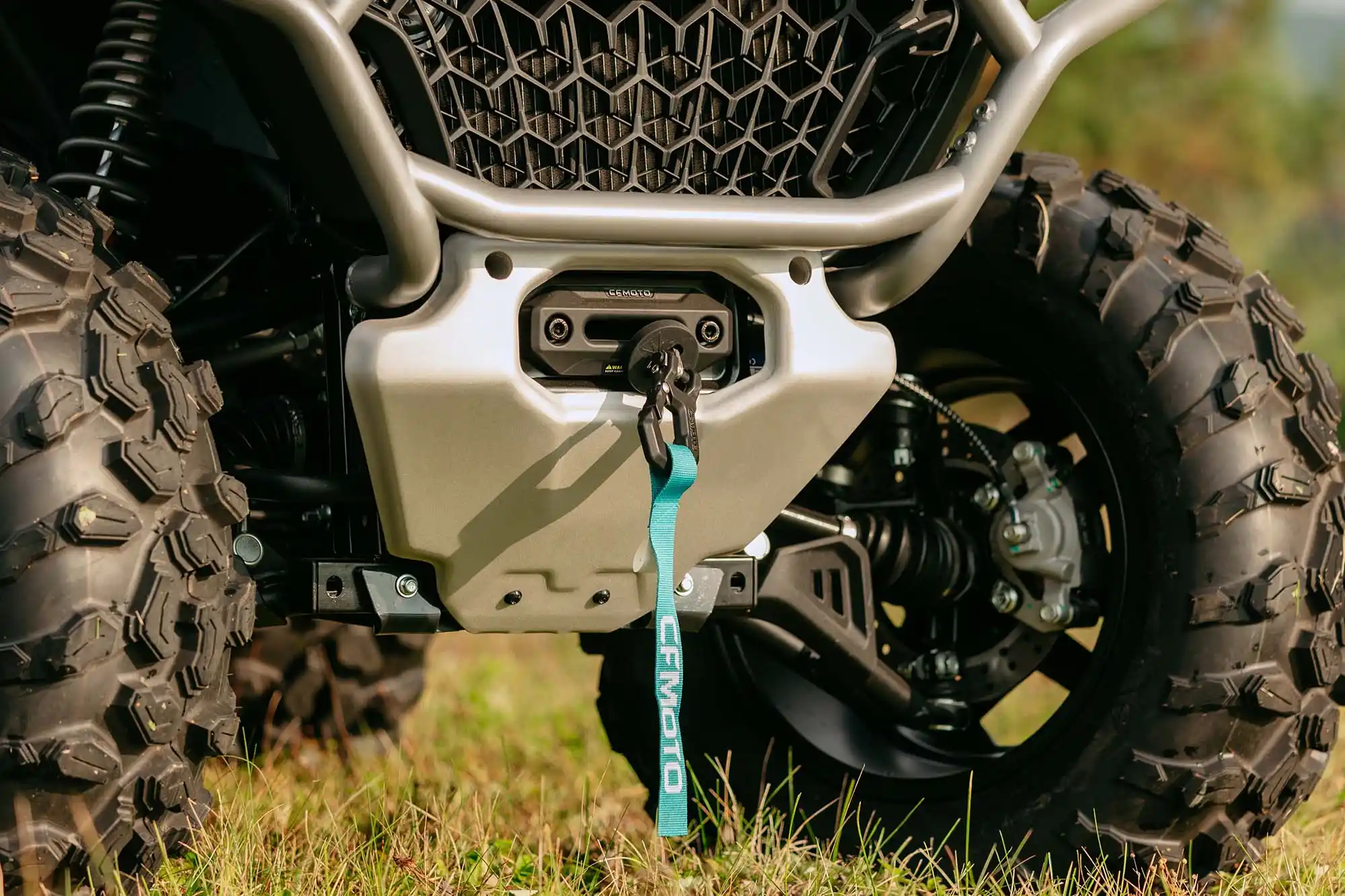 Quad CFMOTO CFORCE 1000 R Overland biplace V-twin 963 cc 85 CV en utilisation tout-terrain