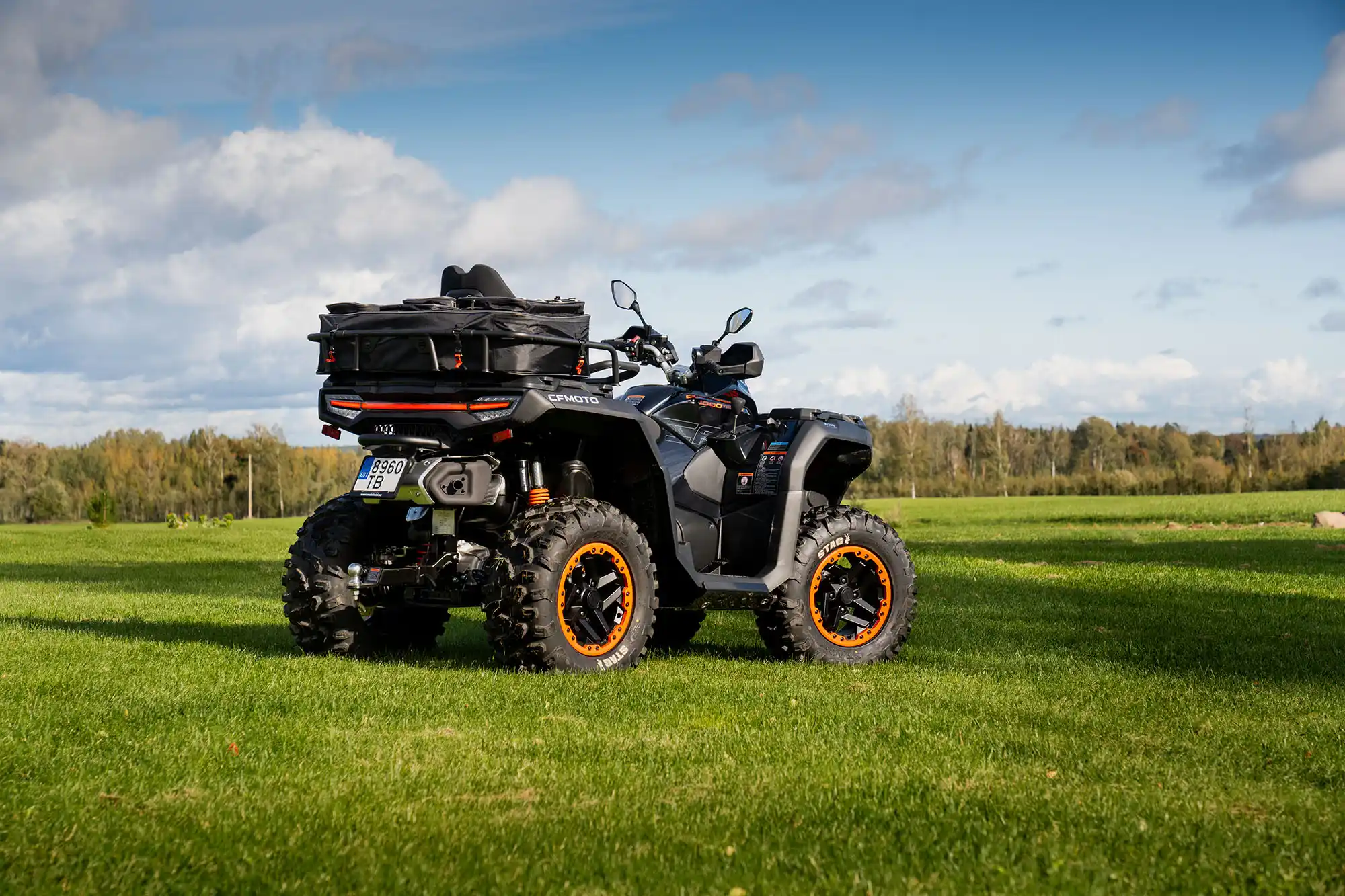 Quad CFMOTO CFORCE 1000 Black Line biplace V-twin 963 cc 85 CV en utilisation tout-terrain