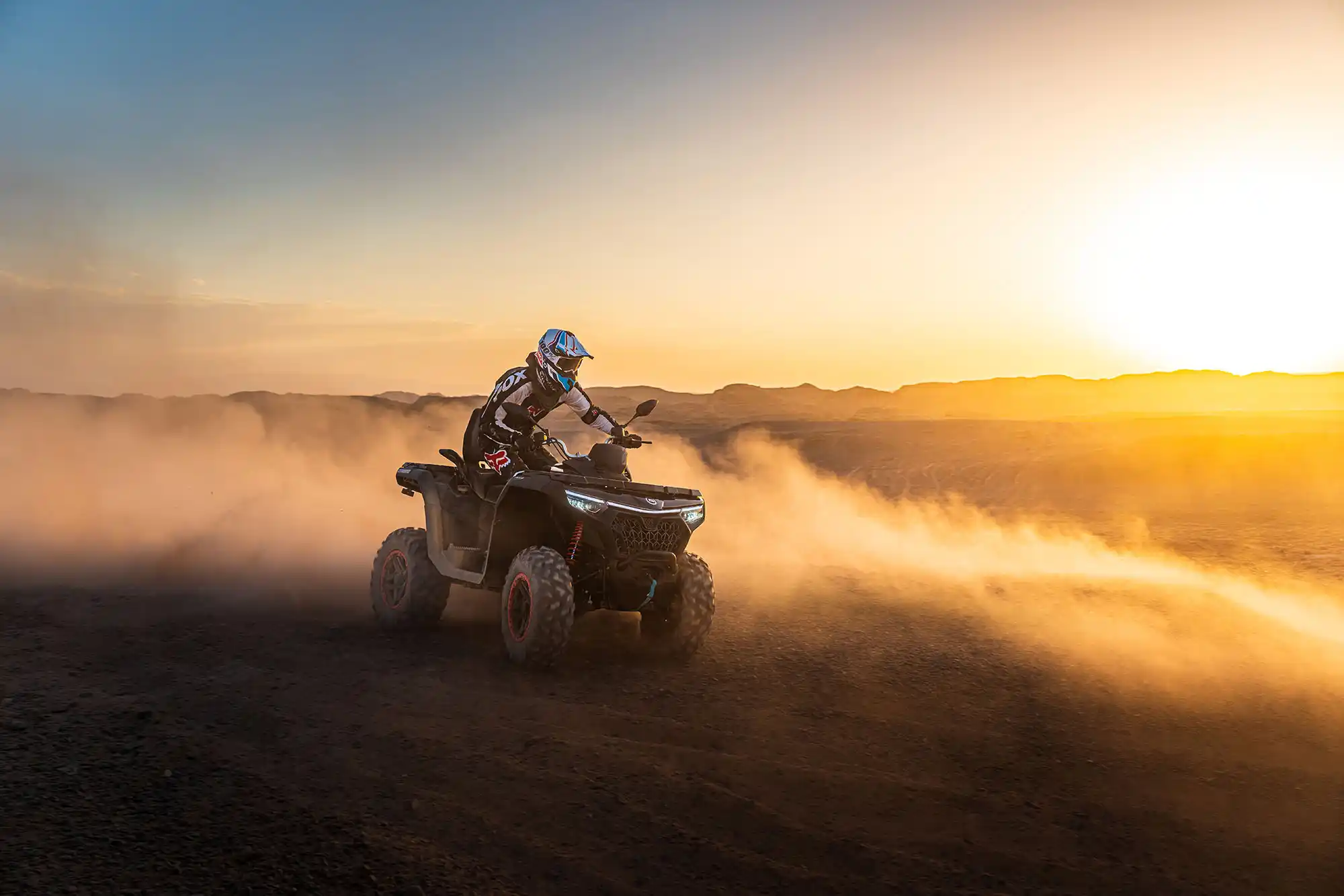 Quad CFMOTO CFORCE 1000 Black Line - détail face avant avec éclairage Full LED