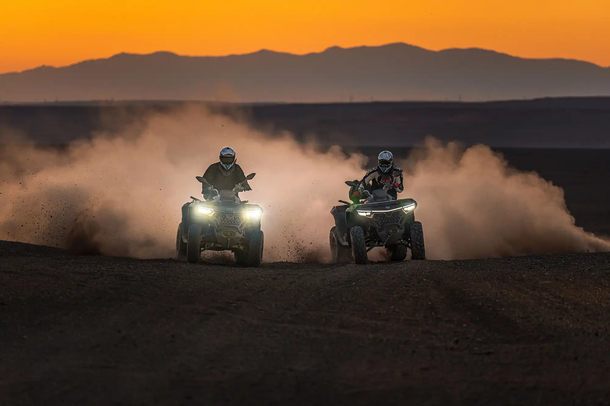 Écran TFT 7 pouces couleur du quad CFMOTO CFORCE 1000 Black Line et éclairage Full LED