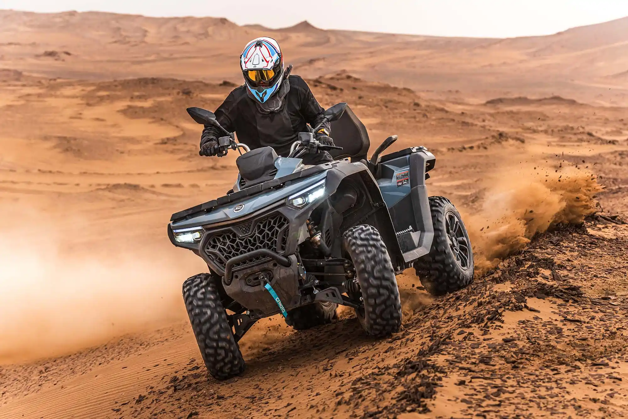 Quad CFMOTO CFORCE 850 - détail face avant avec éclairage Full LED