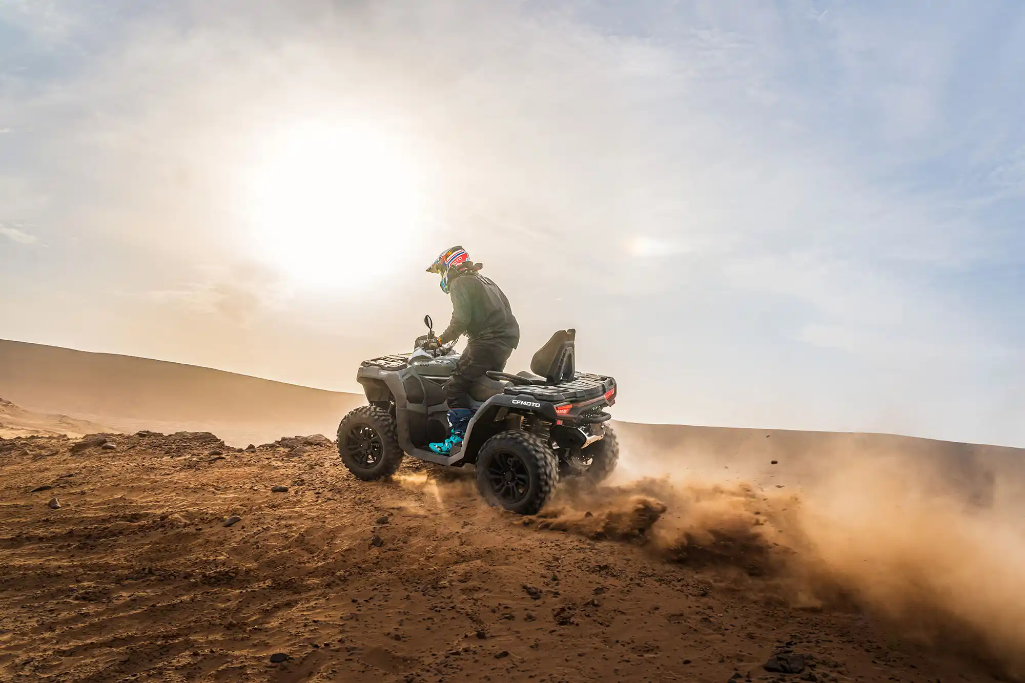 Quad CFMOTO CFORCE 850 - vue de profil avec selle passager biplace et garde au sol 285 mm