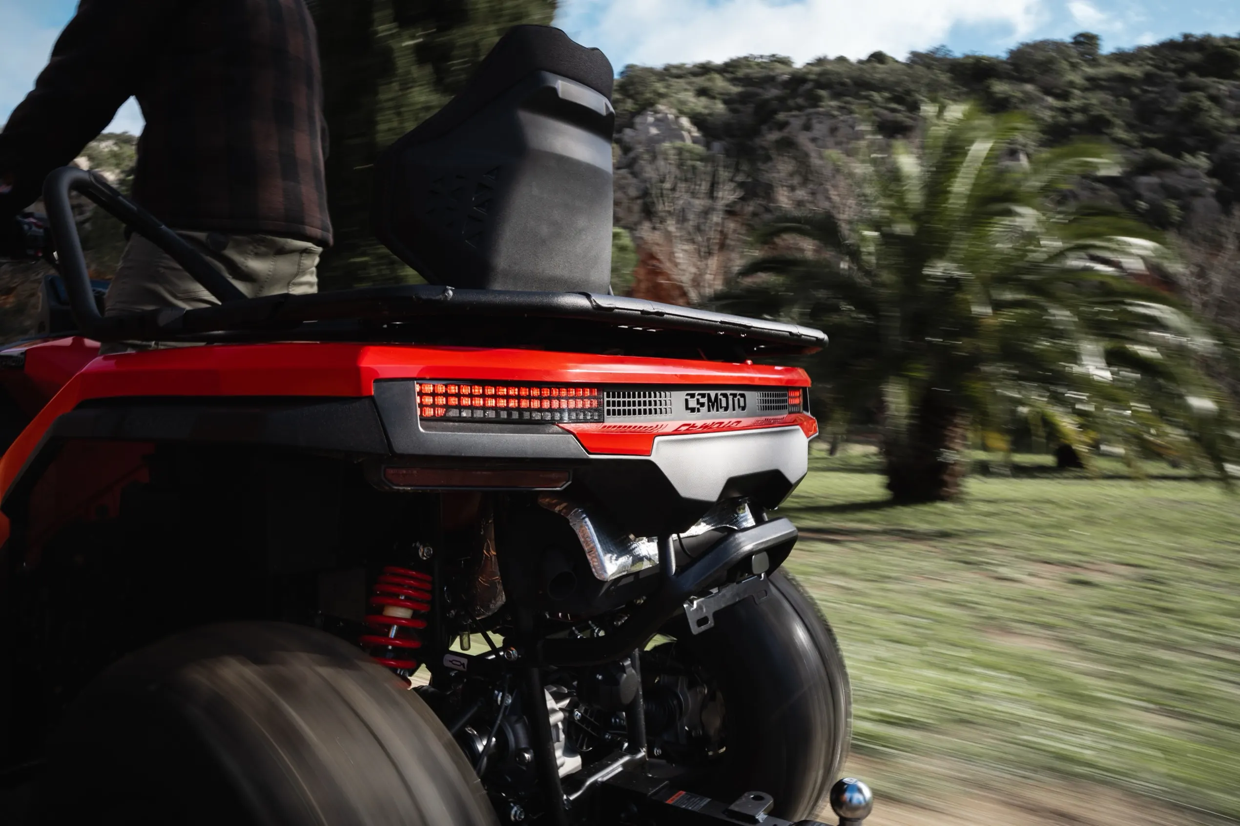 Quad CFMOTO CFORCE C5 Long Expert EPS - vue de profil châssis allongé biplace avec jantes alu