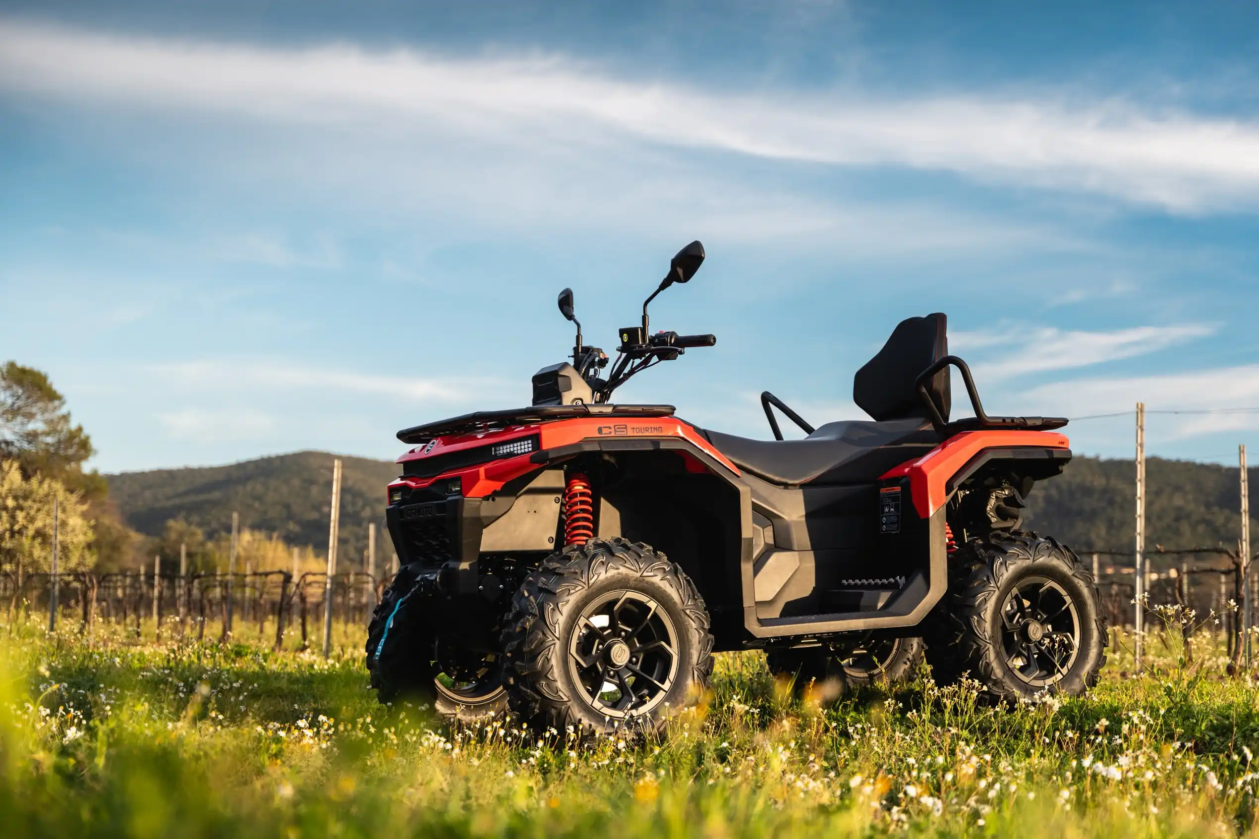 Éclairage Full LED Dot Matrix et écran LCD du quad CFMOTO CFORCE C5 Long - plus de 20 000 cd en plein phare