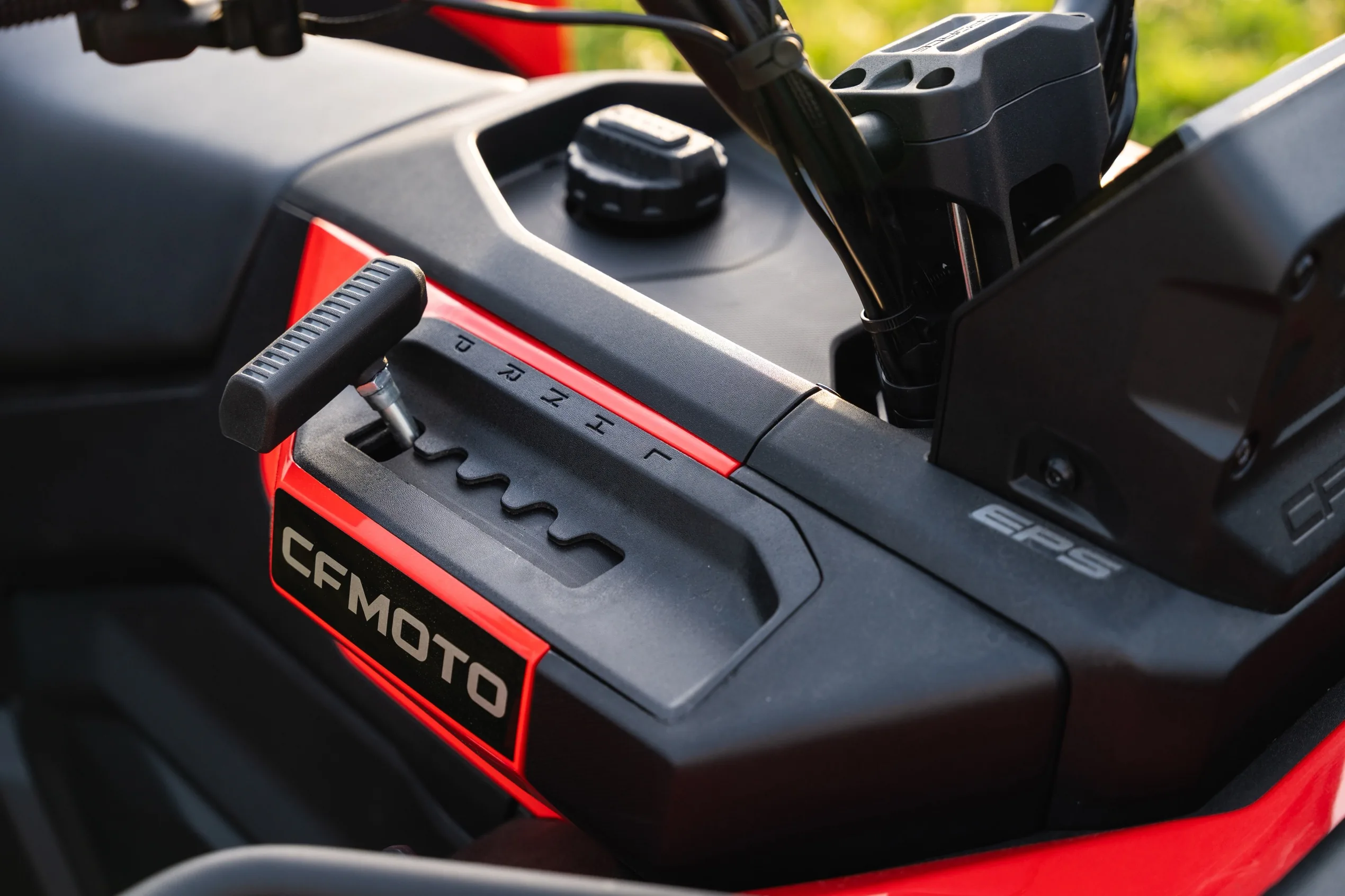 Détail treuil avant 1130 kg du quad CFMOTO CFORCE C5 Long Expert ABS EPS avec câble nylon