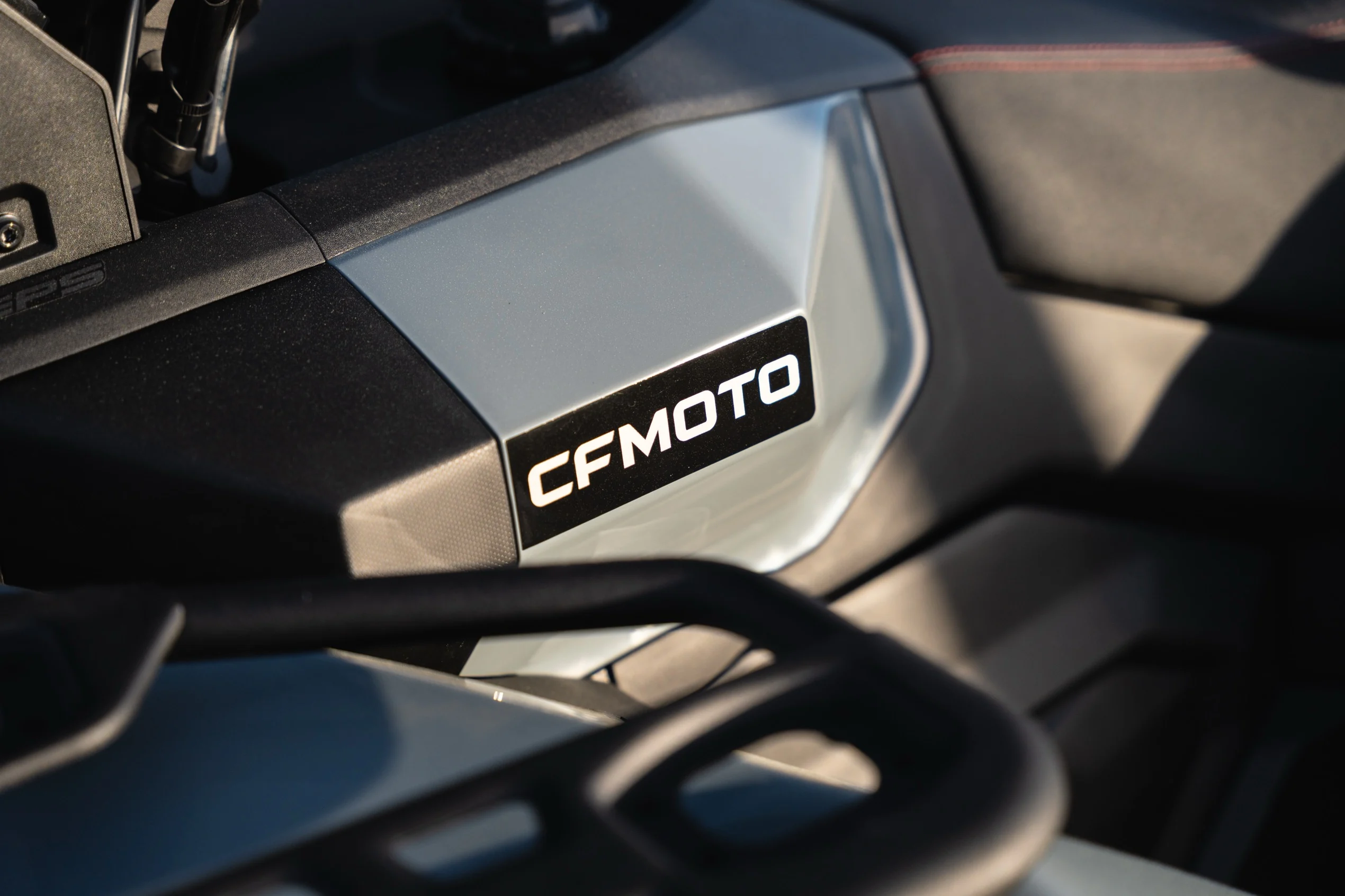 Quad CFMOTO CFORCE C5 Long - vue de profil avec selle passager et empattement allongé