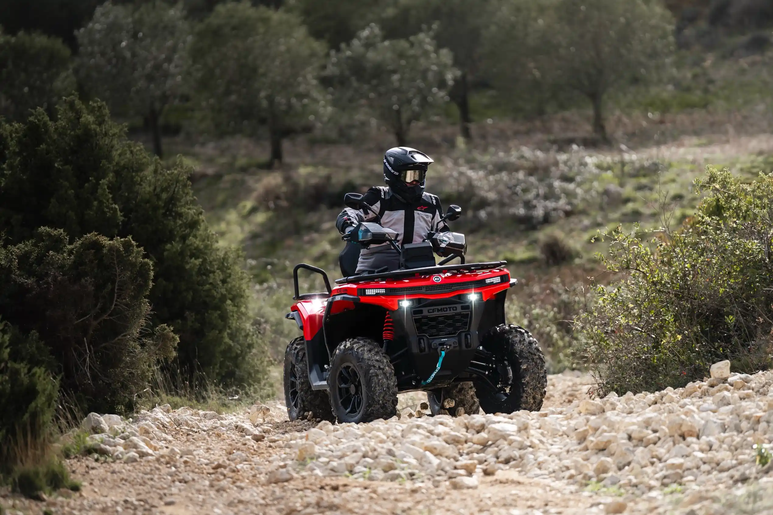 Quad CFMOTO CFORCE C5 Long biplace - design 4ème génération avec selle passager dossier et poignée de maintien