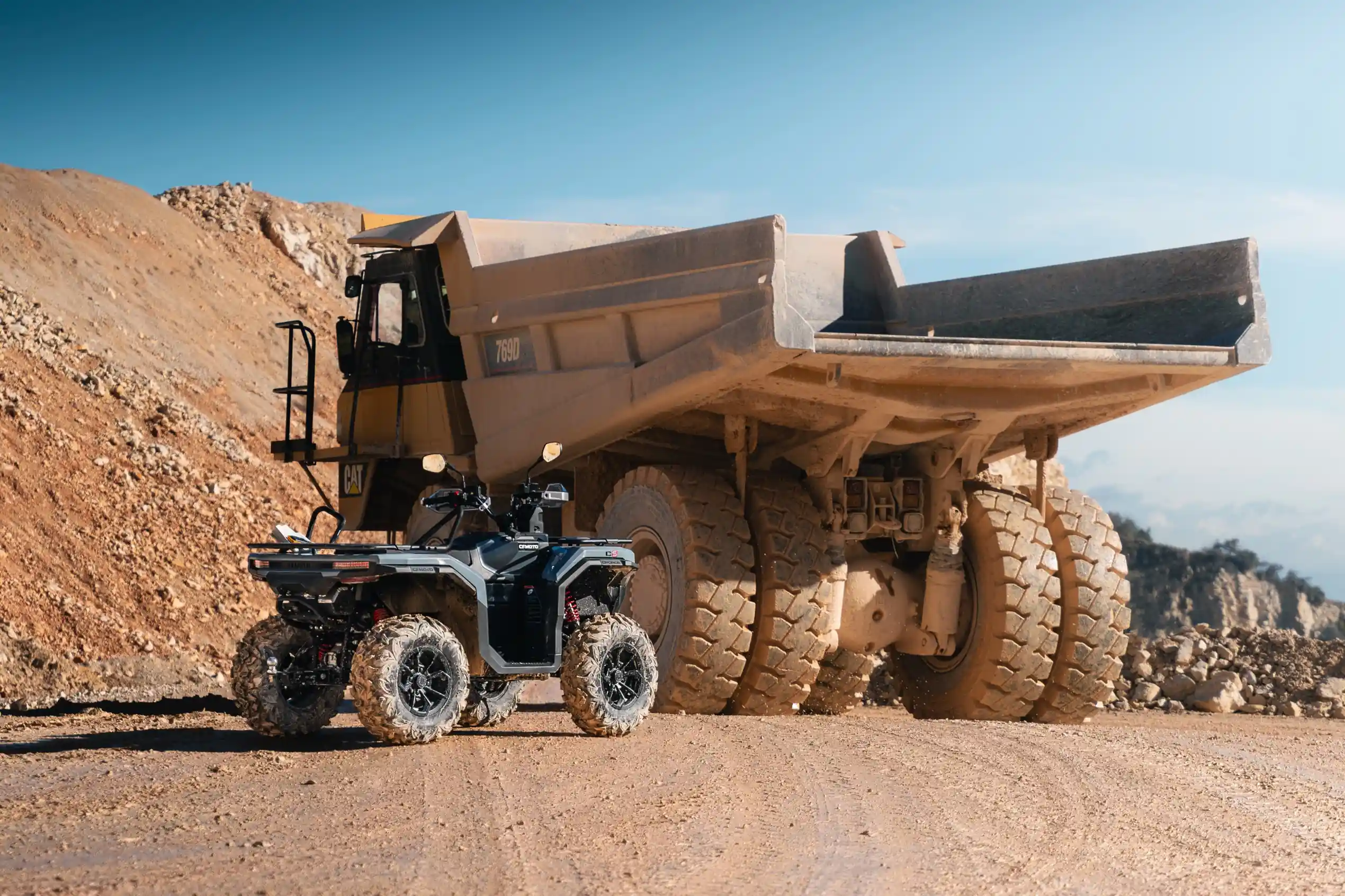 Quad CFMOTO CFORCE C5 EPS - vue arrière avec porte-bagages CF-Connect et points MOLLE pour usage utilitaire