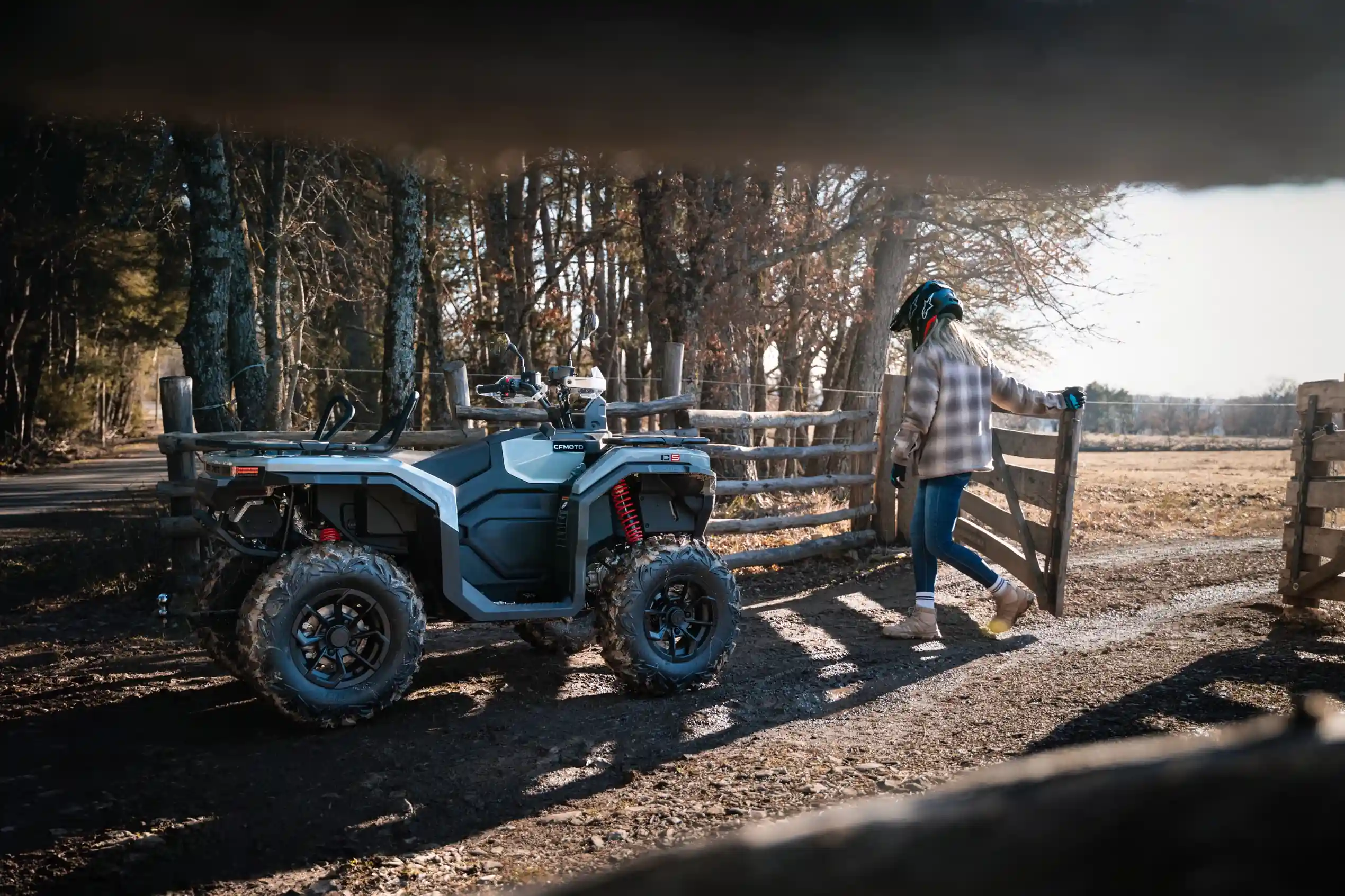 Quad CFMOTO CFORCE C5 EPS - vue 3/4 avant droit du quad utilitaire 4ème génération avec direction assistée
