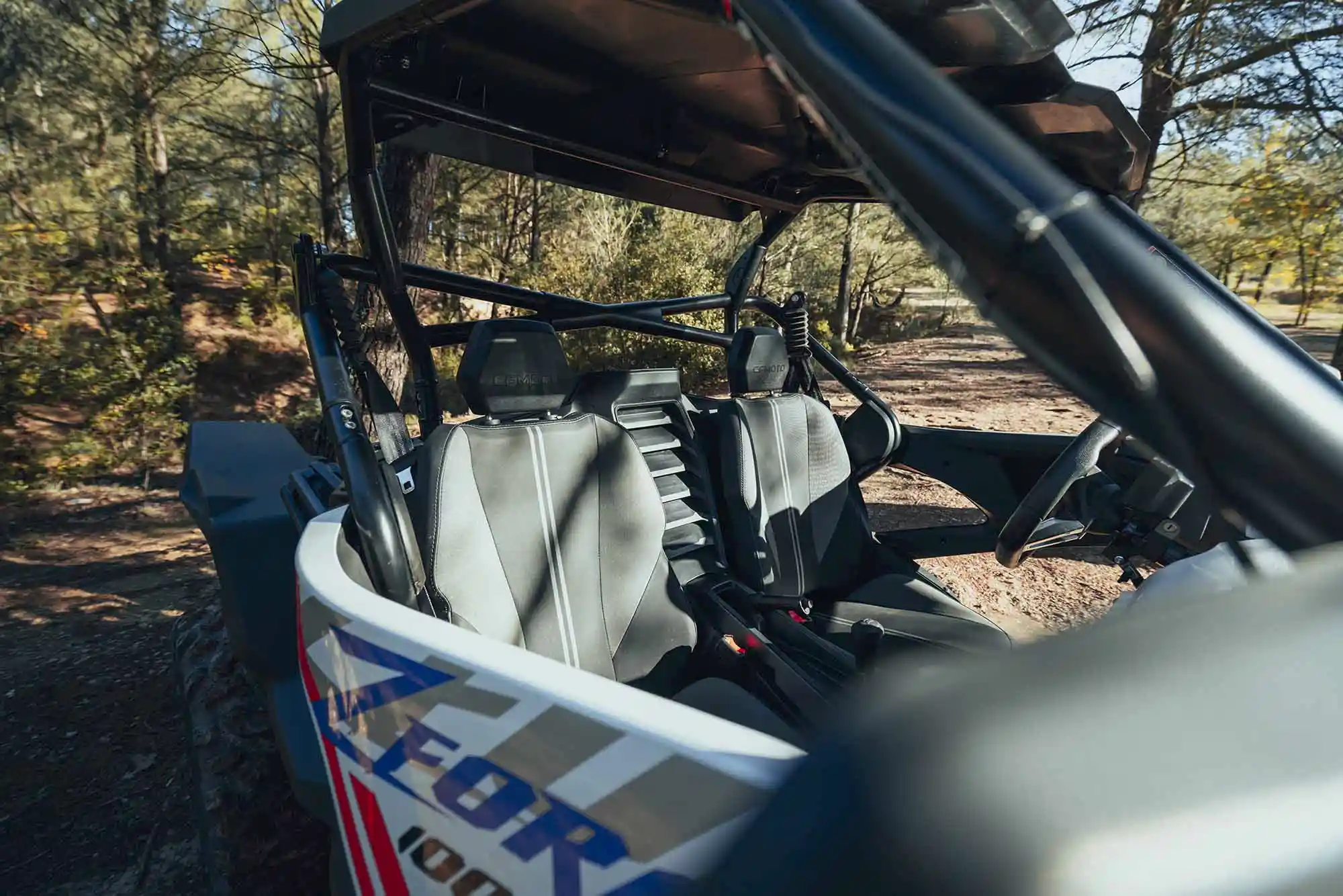 Buggy SSV CFMOTO ZFORCE 1000 Sport R - habitacle 2 places côte à côte avec écran TFT 5 pouces couleur