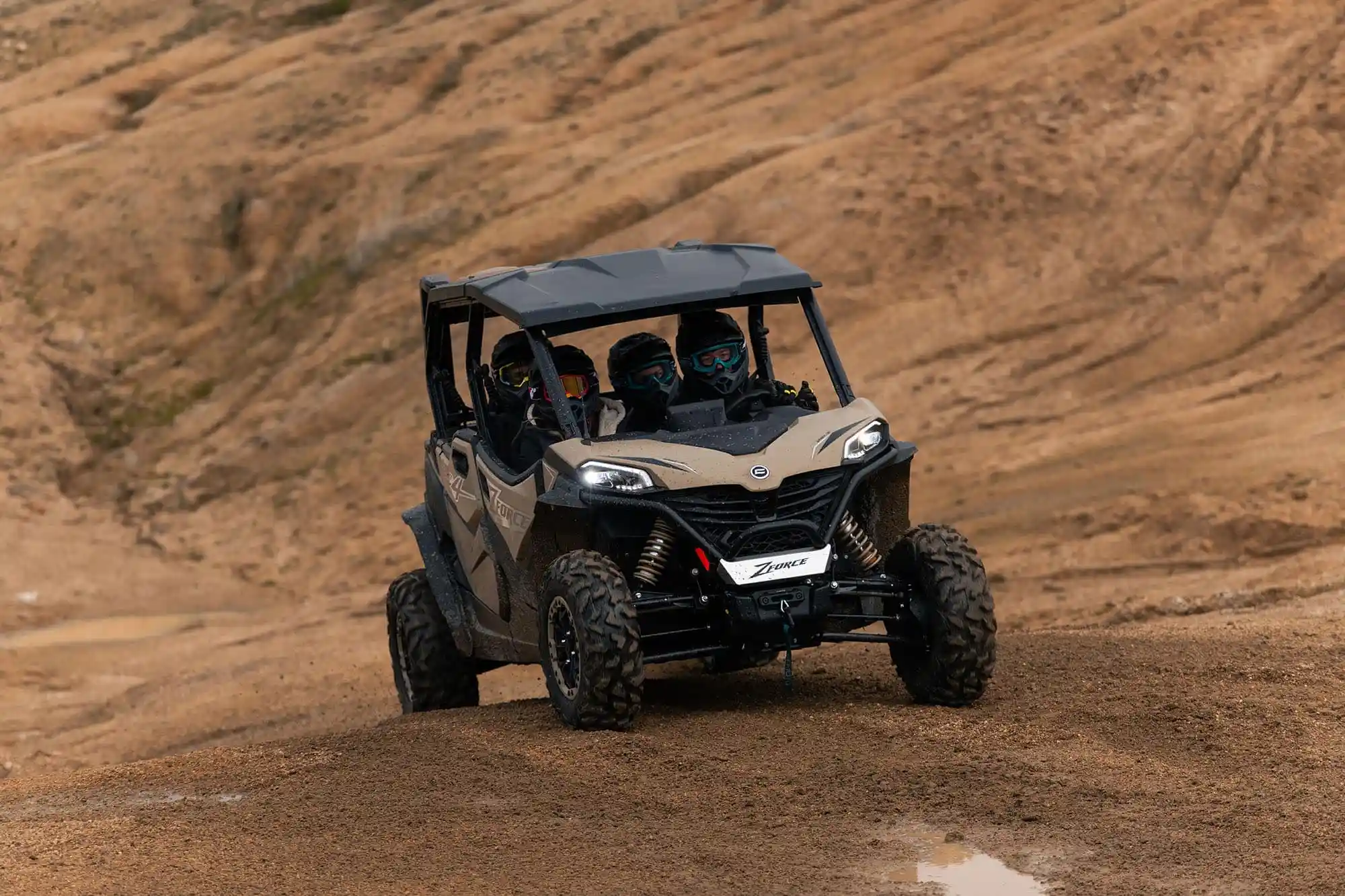 Suspensions doubles triangles superposés AV et AR du buggy SSV CFMOTO ZFORCE 950 Sport 4 - amortisseurs réglables 3 clics sans outil