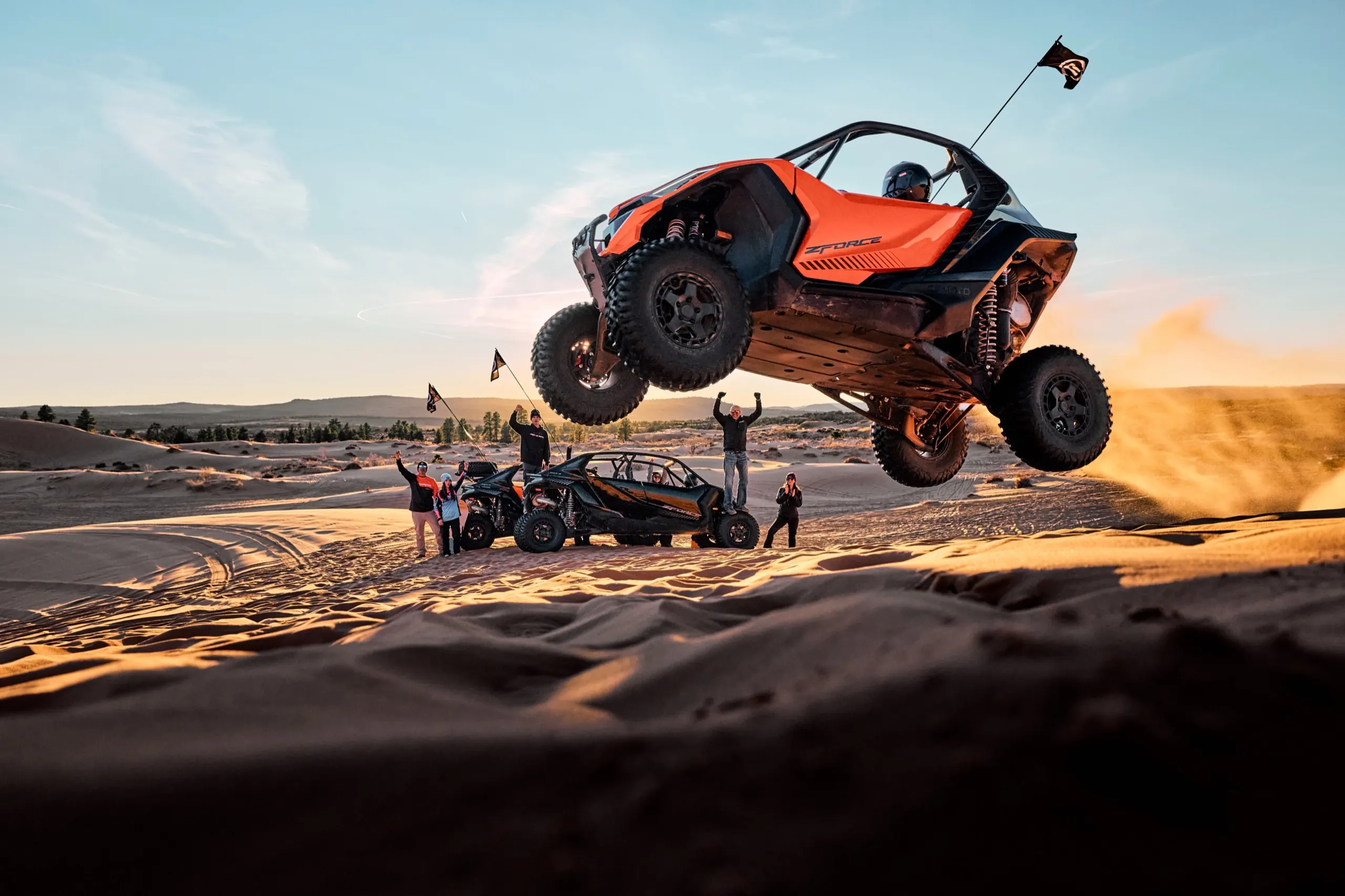 Buggy SSV CFMOTO ZFORCE Z10 - vue 3/4 avant Orange Lave side-by-side 3 cylindres 998 cc turbo 154 CV