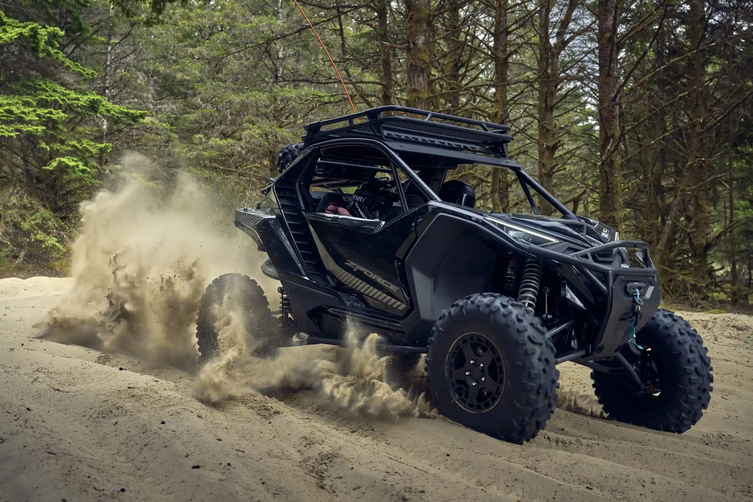 Buggy SSV CFMOTO ZFORCE Z10 - habitacle 2 places côte à côte avec écran tactile MMI 12,3 pouces
