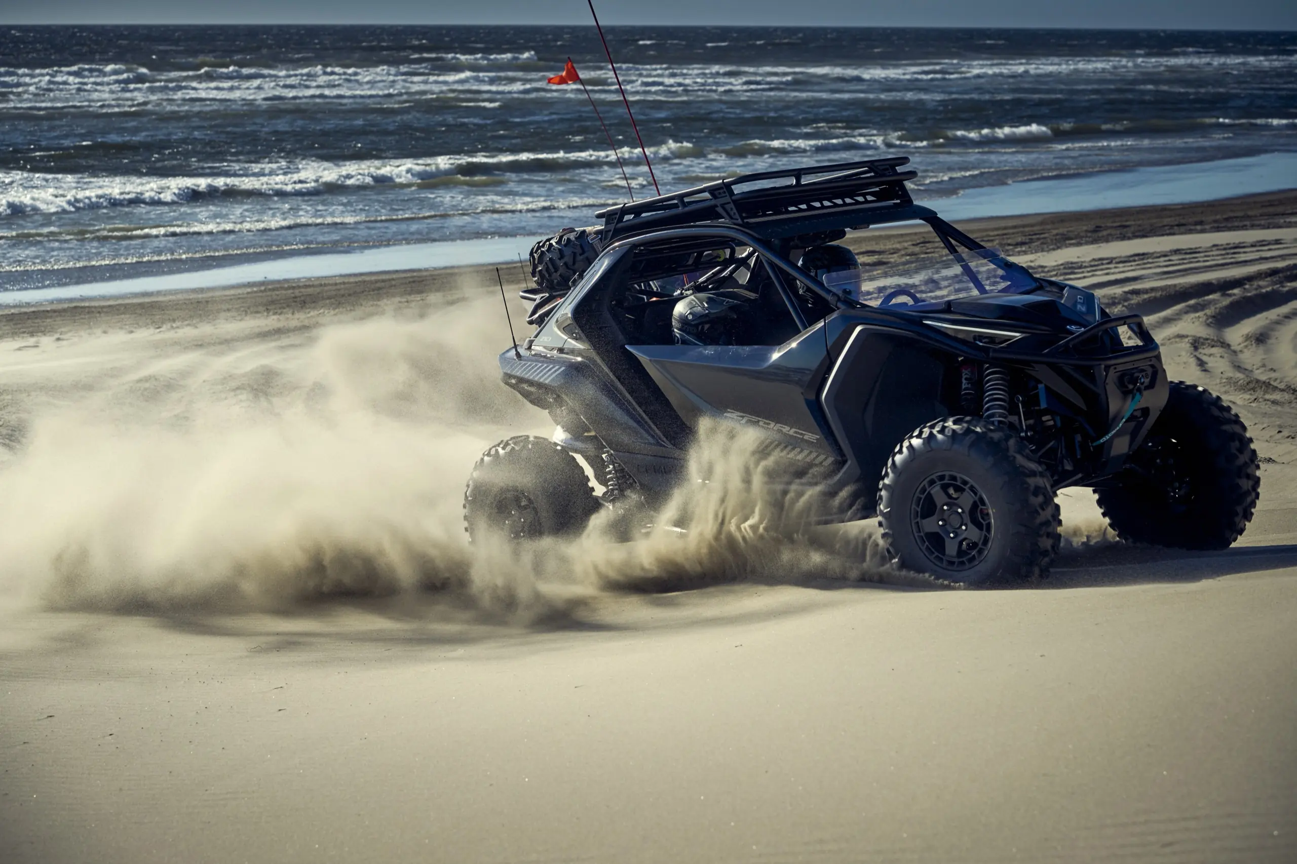 Buggy SSV CFMOTO ZFORCE Z10 en pilotage extrême tout-terrain - side-by-side turbo loisir randonnée terrain privé